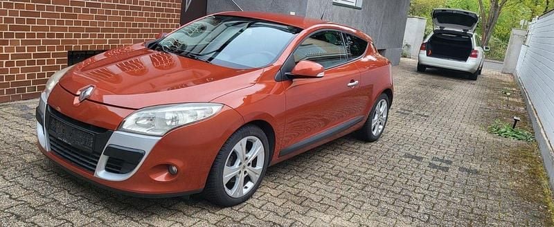 Orange Gebraucht 2009 Renault Mégane Coupé Dynamique Coupé | 2.450 € (Guter Preis) - Bild 1/4