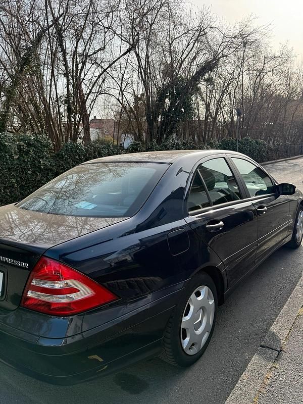 Gebraucht Mercedes C180 143 PS (105 kW) 2005 Blau Limousine