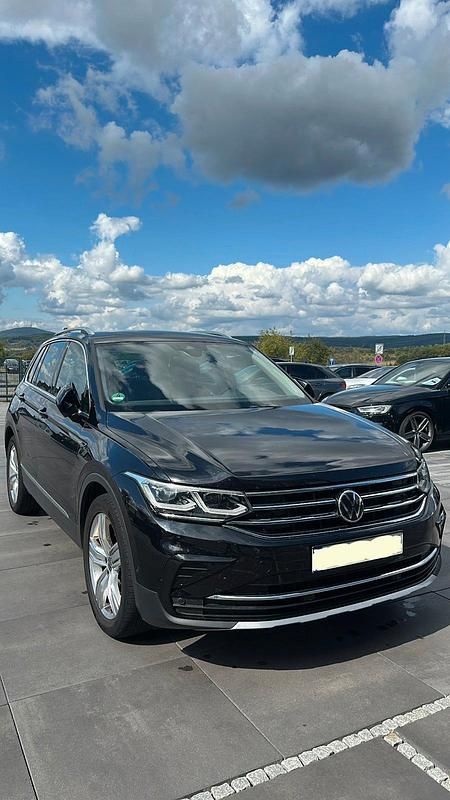 Schwarz Gebraucht 2021 VW Tiguan Elegance SUV | 24.650 € (Superpreis) - Bild 1/4
