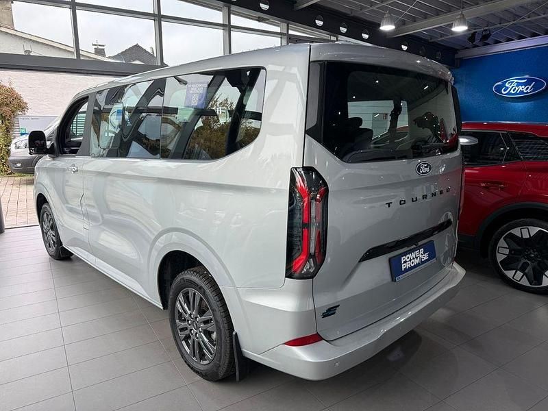 Neu Ford Tourneo 160 kW (218 PS) 2025 Silber Van / Kleinbus