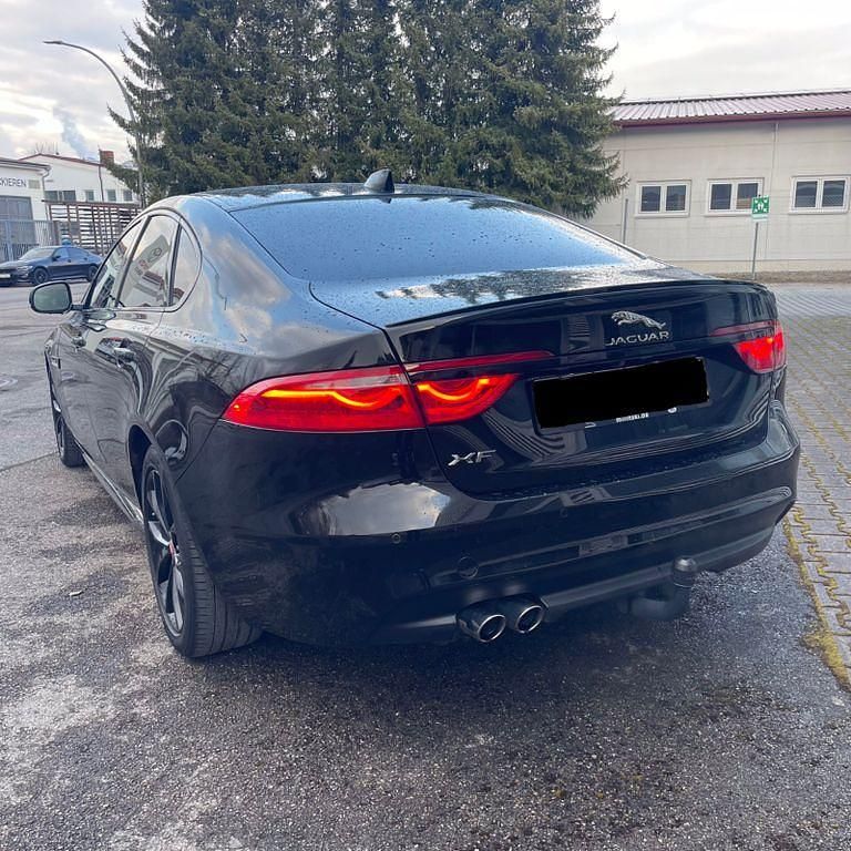Gebraucht Jaguar XF R-Sport 180 PS (132 kW) 2018 Schwarz Limousine