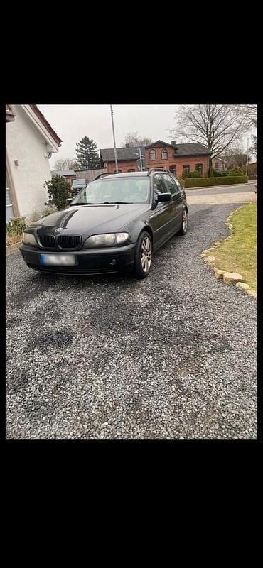 Second-hand BMW 318 143 CP (105 kW) 2002 Negru Break