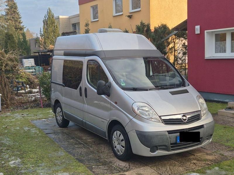 Gebraucht Opel Vivaro Sport 114 PS (83 kW) 2009 Silber Van / Kleinbus