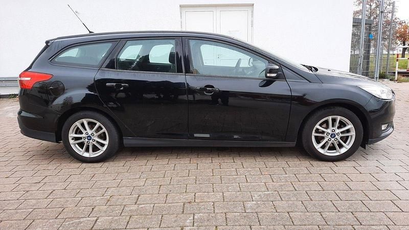 Gebraucht Ford Focus Business Edition 125 PS (91 kW) 2016 Schwarz Kombi