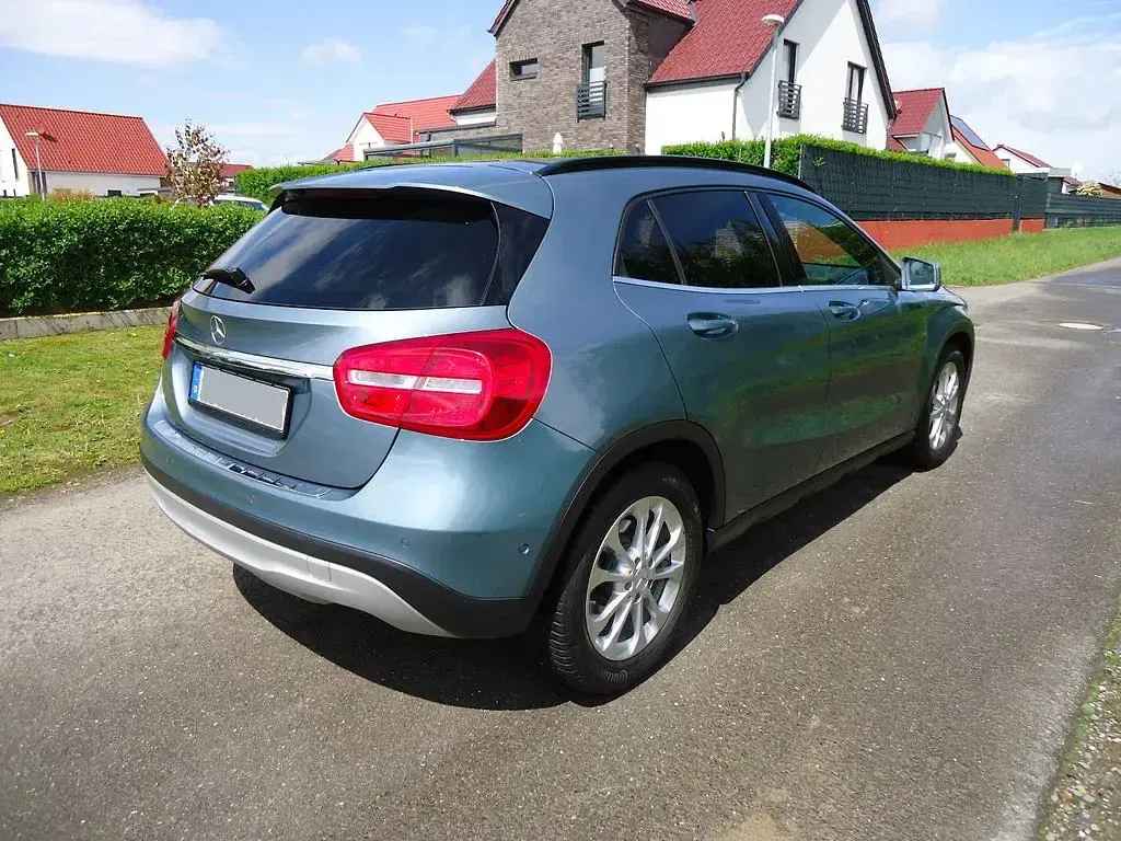 Gebraucht Mercedes GLA200 136 PS (100 kW) 2014 Blau SUV