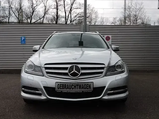 Gebraucht Mercedes C350 Avantgarde 265 PS (194 kW) 2012 Silber Limousine