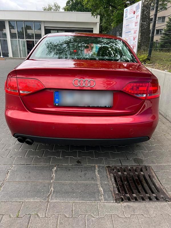 Rot Gebraucht 2011 Audi A4 Comfort Limousine | 8.000 € (Fairer Preis) - Bild 1/4