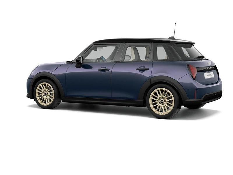 Gebraucht Mini Cooper Favoured 156 PS (114 kW) 2024 Dunkelblau Kleinwagen