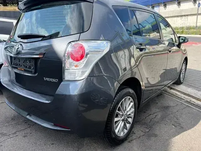 Gebraucht Toyota Verso Edition-S 147 PS (108 kW) 2017 Grau Van / Kleinbus
