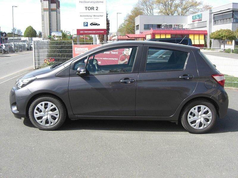 Gebraucht Toyota Yaris Comfort 69 PS (50 kW) 2017 Grau Kleinwagen