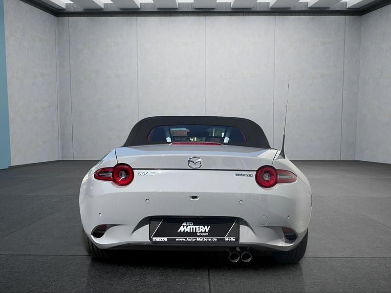 Neu Mazda MX5 131 PS (96 kW) 2025 Grau Cabrio