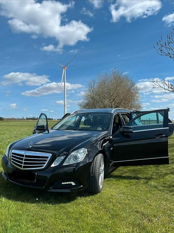 Gebraucht Mercedes E350 Avantgarde 292 PS (214 kW) 2011 Schwarz Kombi