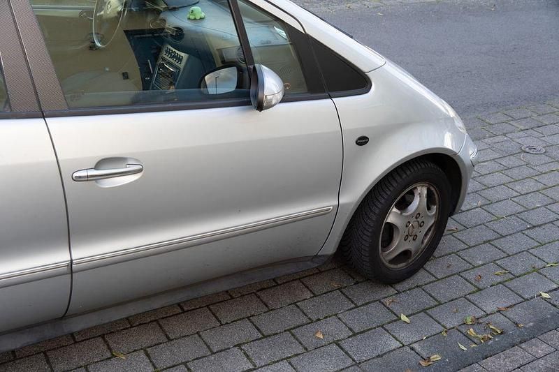 Silber Gebraucht 2004 Mercedes A140 Avantgarde Limousine | 1.000 € (Guter Preis) - Bild 1/4