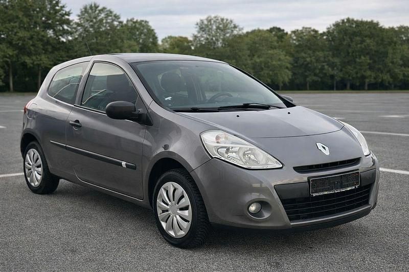 Gebraucht Renault Clio III Expression 75 PS (55 kW) 2009 Grau Kleinwagen