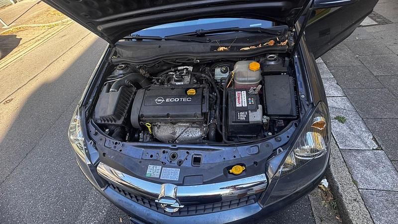 Blau Gebraucht 2007 Opel Astra Kleinwagen | 2.100 € (Fairer Preis) - Bild 1/4