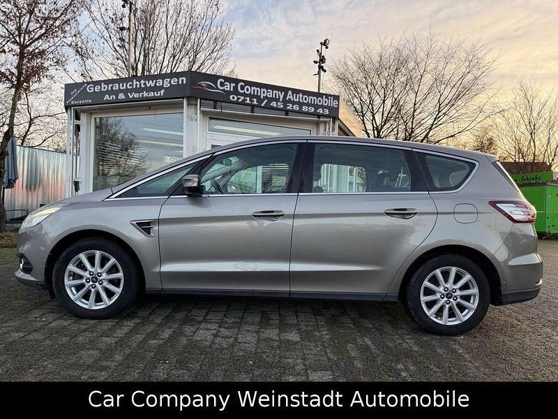 Gebraucht Ford S-MAX Titanium 150 PS (110 kW) 2015 Grau Van / Kleinbus