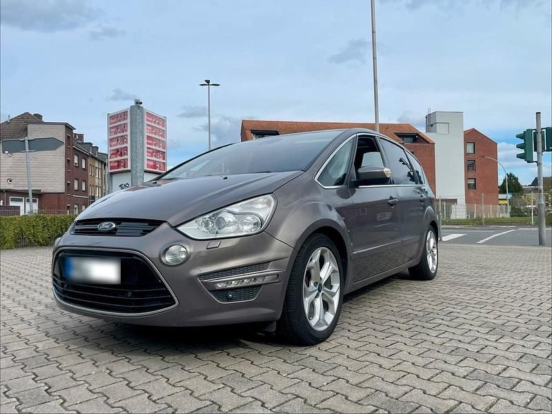 Gebraucht Ford S-MAX Titanium 200 PS (147 kW) 2012 Braun Van / Kleinbus