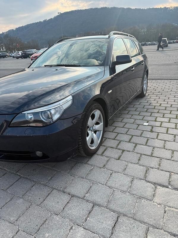 Gebraucht BMW 525 218 PS (160 kW) 2007 Blau Kleinwagen