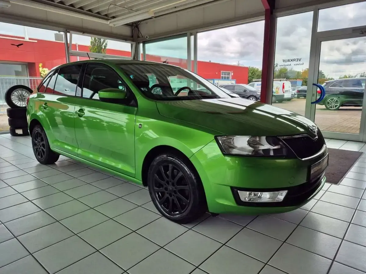 Gebraucht Skoda Rapid Ambition 105 PS (77 kW) 2014 Zelena rallye/rallye gruen Kleinwagen