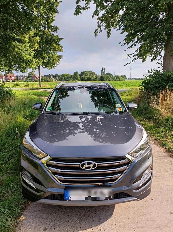 Grau Gebraucht 2018 Hyundai Tucson Premium SUV | 17.000 € (Fairer Preis) - Bild 1/4