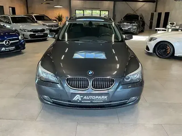 Gebraucht BMW 530 Advantage 272 PS (200 kW) 2007 Grau Kombi