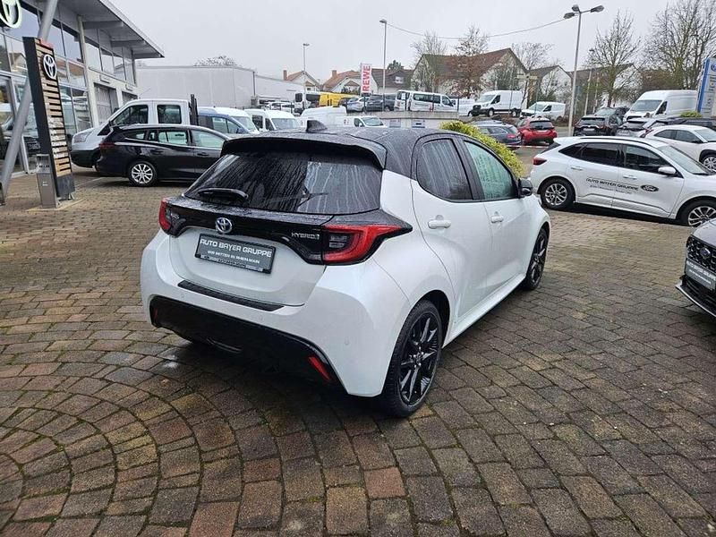 Gebraucht Toyota Yaris Hybrid Basis 116 PS (85 kW) 2022 Platinweiss metallic, dach sch Kleinwagen