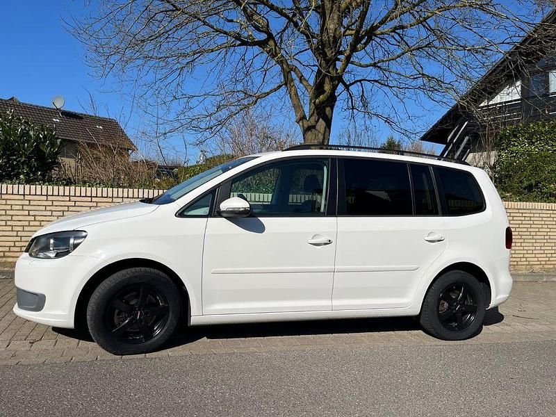 Gebraucht VW Touran Highline 105 PS (77 kW) 2011 Weiß Van / Kleinbus