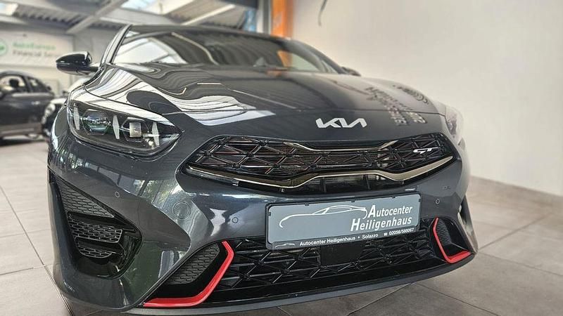 Grau Gebraucht 2022 Kia ProCeed GT Kleinwagen | 25.980 € (Fairer Preis) - Bild 1/4