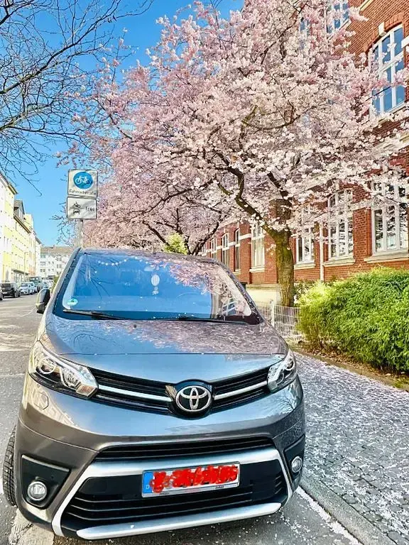 Gebraucht Toyota Proace Executive 177 PS (130 kW) 2017 Grau Van / Kleinbus