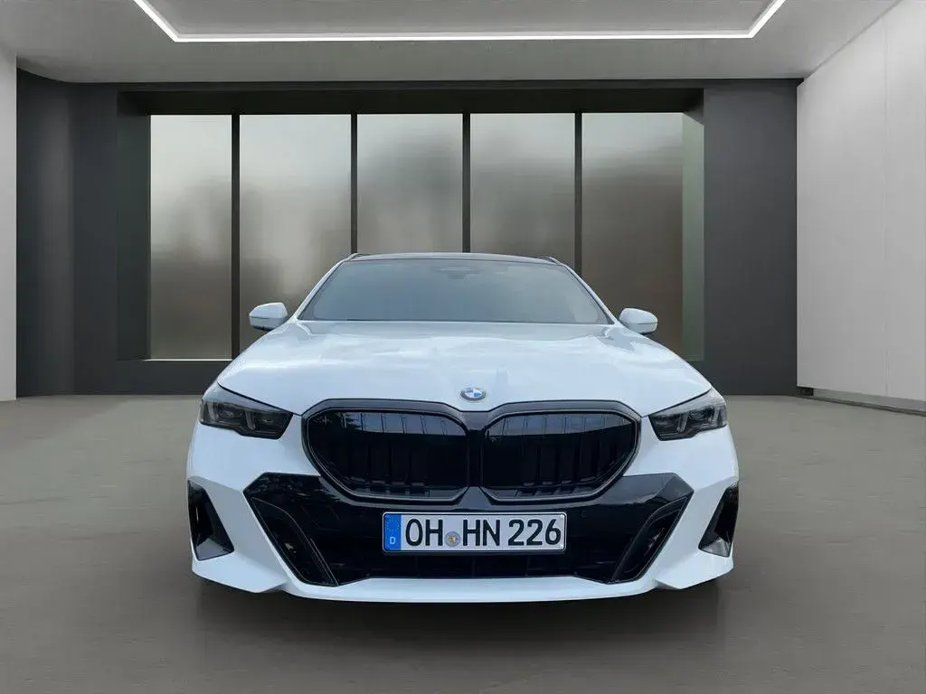 Gebraucht BMW 520 Performance 197 PS (144 kW) 2025 Weiß Limousine