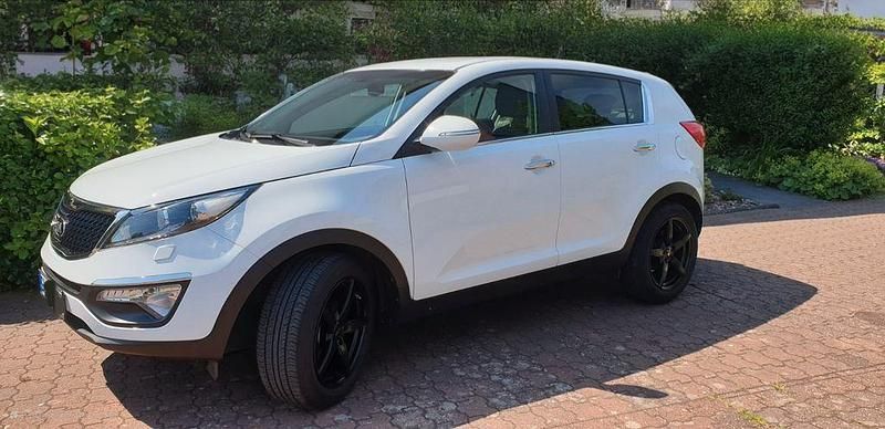 Weiß Gebraucht 2015 Kia Sportage SUV | 12.900 € (Fairer Preis) - Bild 1/4