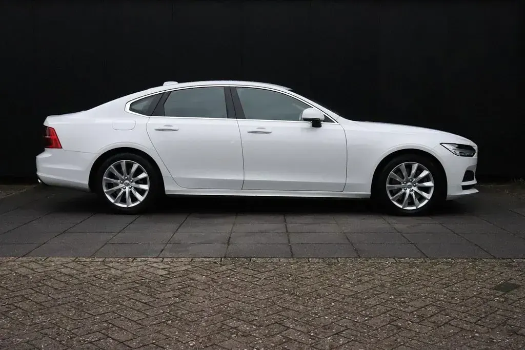 Gebraucht Volvo S90 Momentum 190 PS (139 kW) 2019 Weiß Limousine