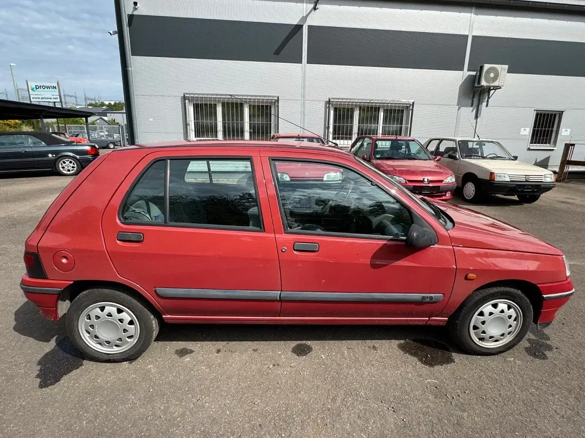 Gebraucht Renault Clio 75 PS (55 kW) 1995 Rot Kleinwagen