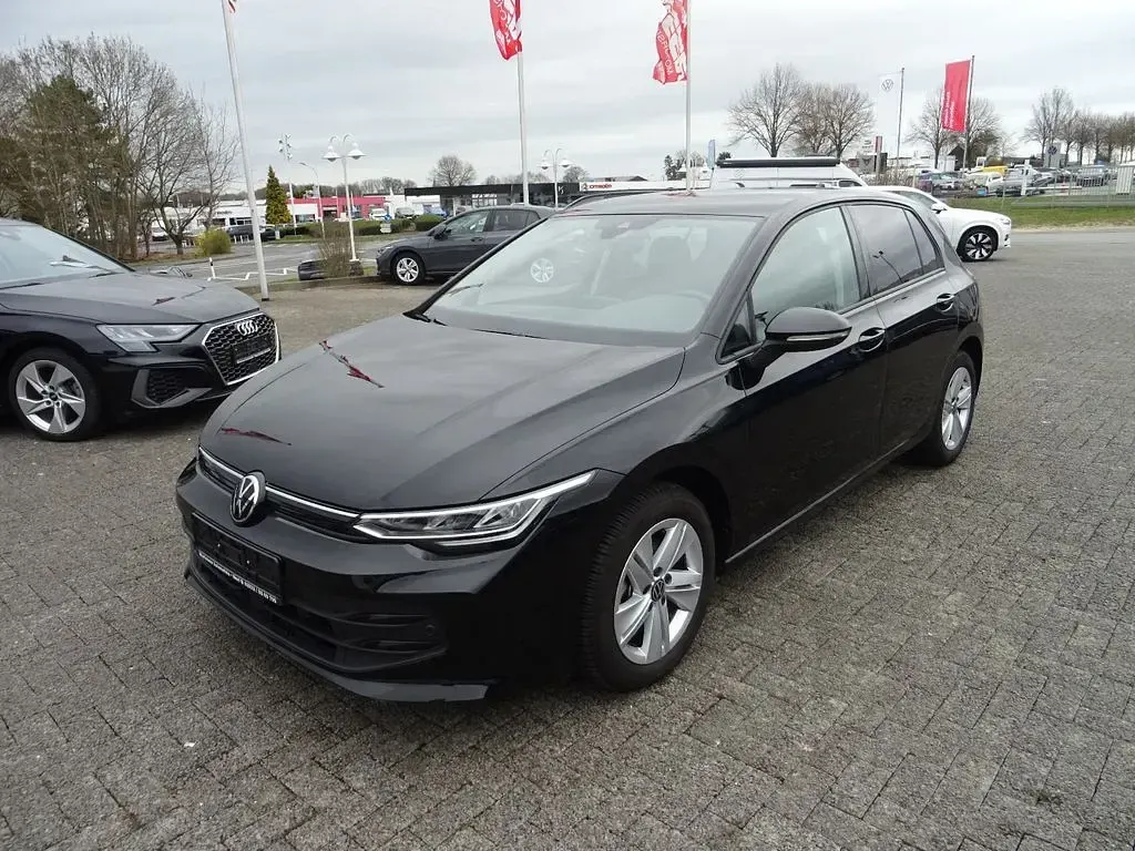 Gebraucht VW Golf VIII Life 150 PS (110 kW) 2025 Schwarz Limousine