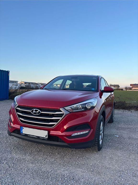 Gebraucht Hyundai Tucson 116 PS (85 kW) 2017 Rot SUV