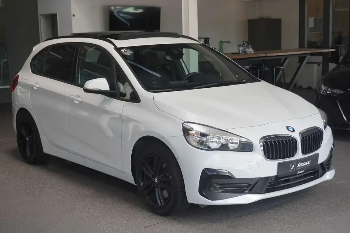 Gebraucht BMW 225 Advantage 136 PS (100 kW) 2019 Mineralweiss metallic Van / Kleinbus