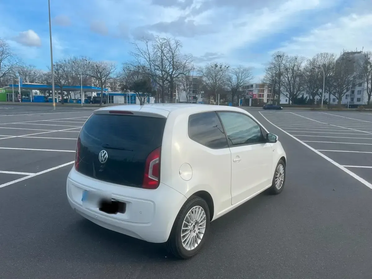 Second-hand VW up! 75 CP (55 kW) 2015 Alb Hatchback