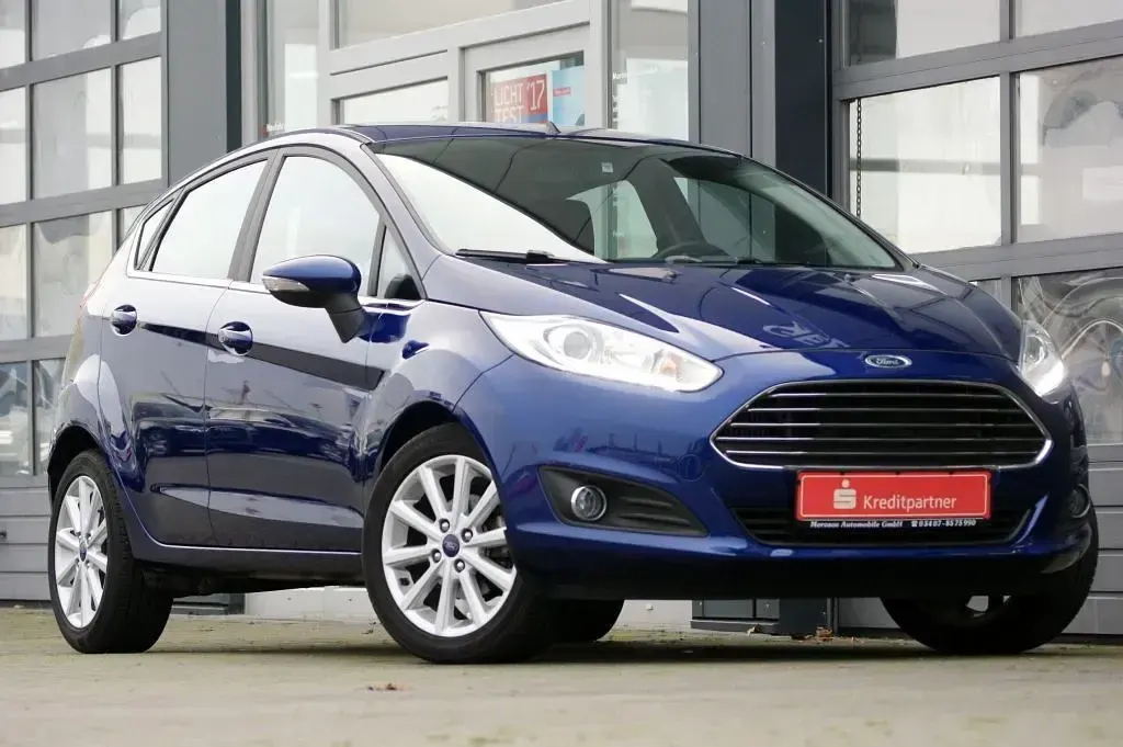 Gebraucht Ford Fiesta Titanium 125 PS (91 kW) 2016 Violett Kleinwagen