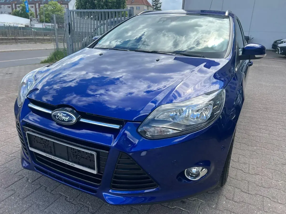 Gebraucht Ford Focus Titanium 125 PS (91 kW) 2014 Blau Limousine