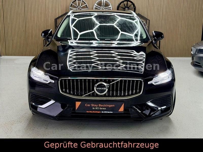 Gebraucht Volvo V60 Core 398 PS (292 kW) 2023 Schwarz Kombi
