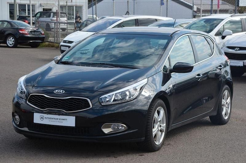 Gebraucht Kia Ceed 128 PS (94 kW) 2013 Schwarz Kleinwagen