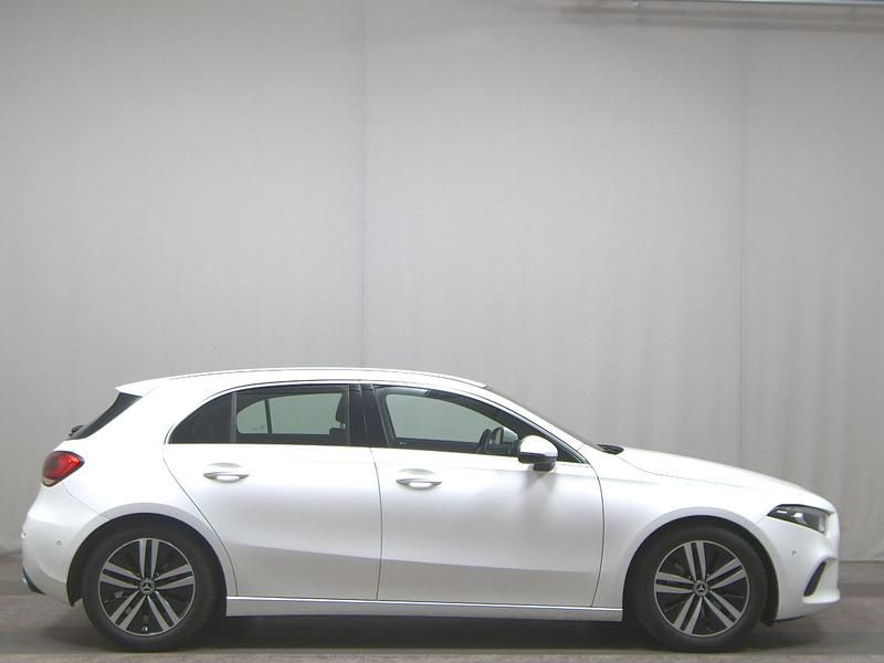 Weiss Gebraucht 2020 Mercedes A220 Progressive Limousine | 18.580 € (Guter Preis) - Bild 1/4