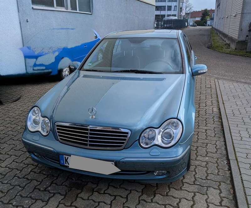 Blau Gebraucht 2002 Mercedes C180 Avantgarde Limousine | 4.500 € (Fairer Preis) - Bild 1/4