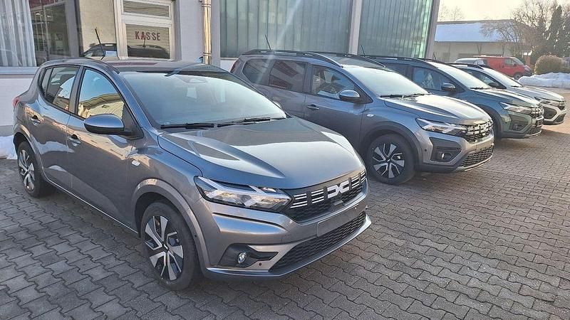 Neu Dacia Sandero Expression 101 PS (74 kW) 2026 Grau Limousine