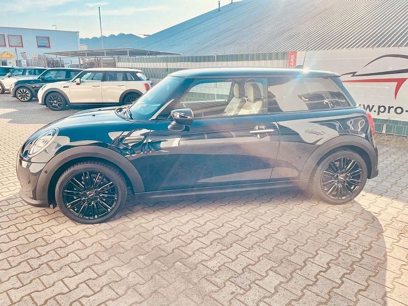 Gebraucht Mini Cooper 136 PS (100 kW) 2023 Schwarz Kleinwagen