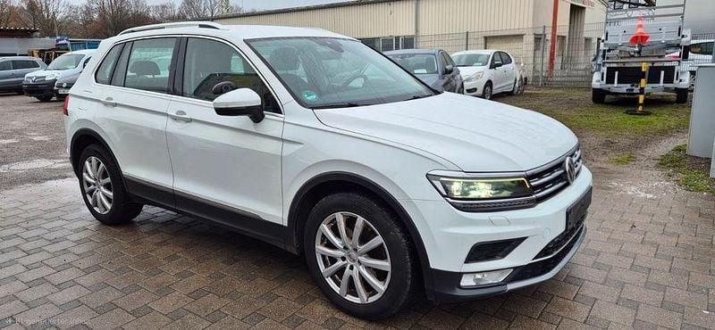 Weiß Gebraucht 2018 VW Tiguan Highline SUV | 11.900 € - Bild 1/4