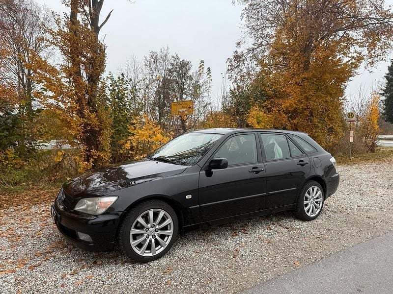 Schwarz Gebraucht 2005 Lexus IS200 Kombi | 4.500 € (Fairer Preis) - Bild 1/4