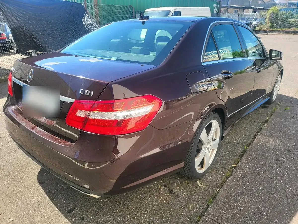 Gebraucht Mercedes E250 Avantgarde 204 PS (150 kW) 2012 Braun Limousine