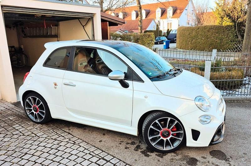 Weiß Gebraucht 2020 Abarth 595 Turismo Kleinwagen | 19.400 € (Fairer Preis) - Bild 1/4