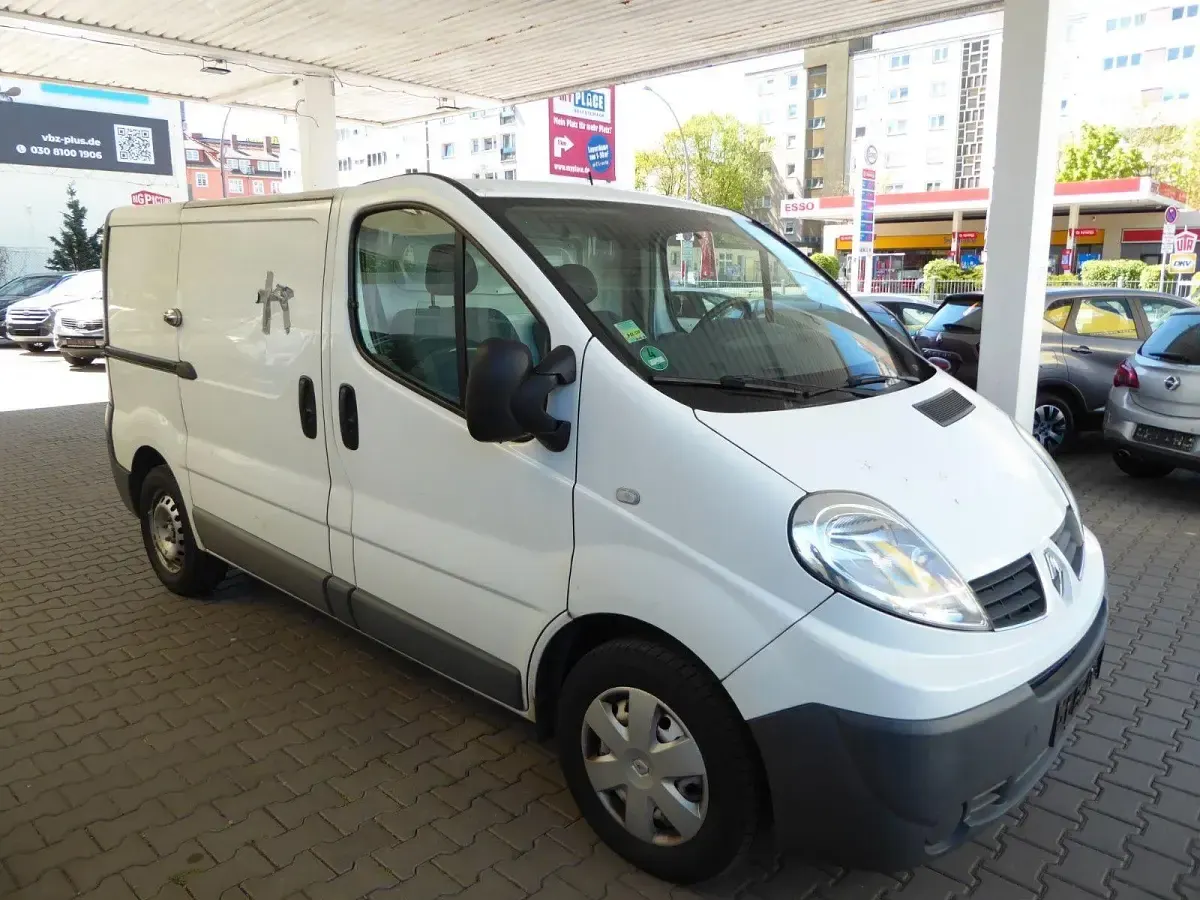 Second-hand Renault Trafic 90 CP (66 kW) 2013 Alb Monovolum